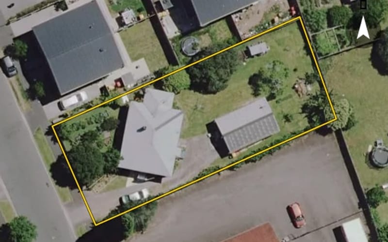 12 Ross Crescent
