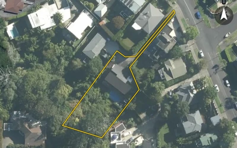 18 Waiatarua Road